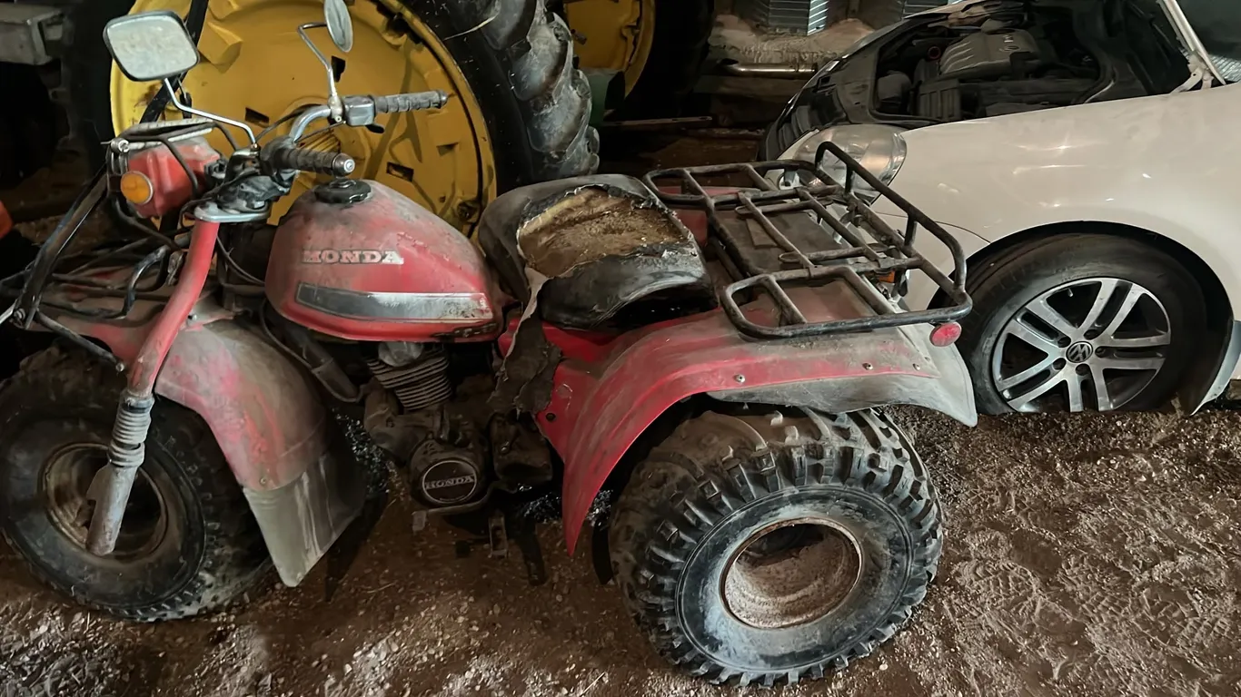 1983 Honda big red 250 3 wheeler, chain drive