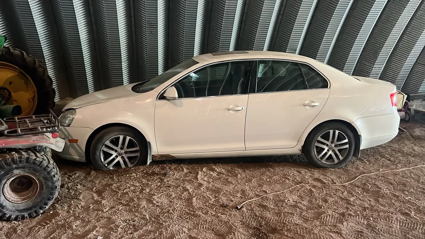 2006 Volkswagen Jetta, 4 cylinder diesel, as is, rear wheels seized, 223,000 kms