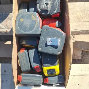 Box of 17 assorted measuring tapes