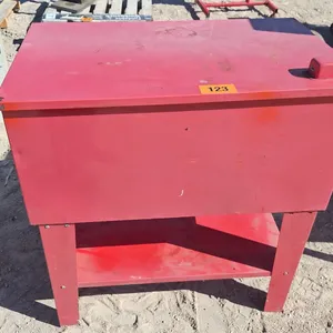 Parts wash tank with 20 gal clean mineal spirits