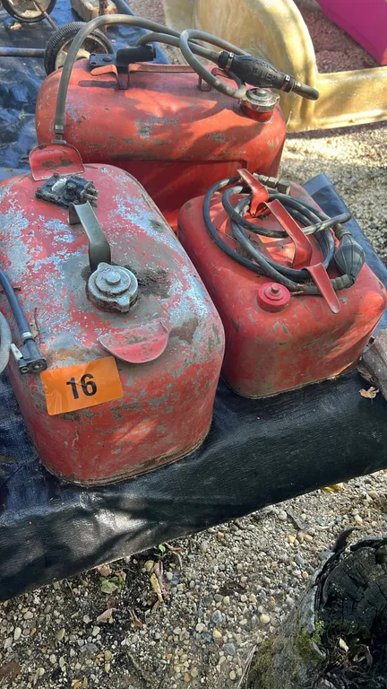 3 boat gas cans