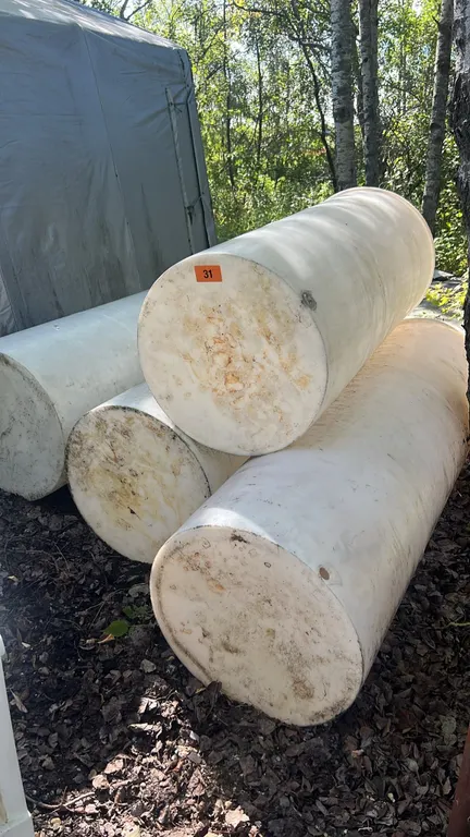 4 plastic cylinders