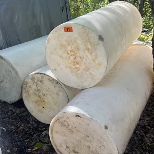 4 plastic cylinders