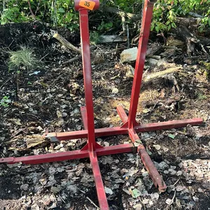 2 steel stands