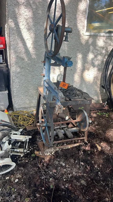 Older scroll saw frame
