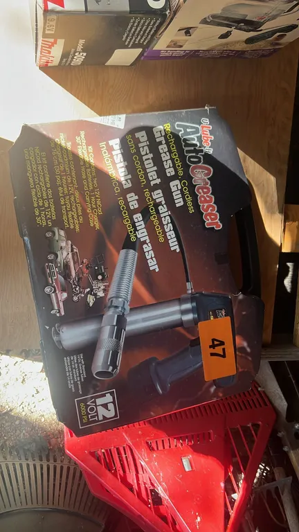 Rechargeable grease gun