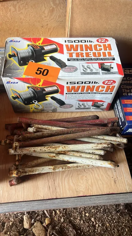 Steel pegs and 1500lb electric winch
