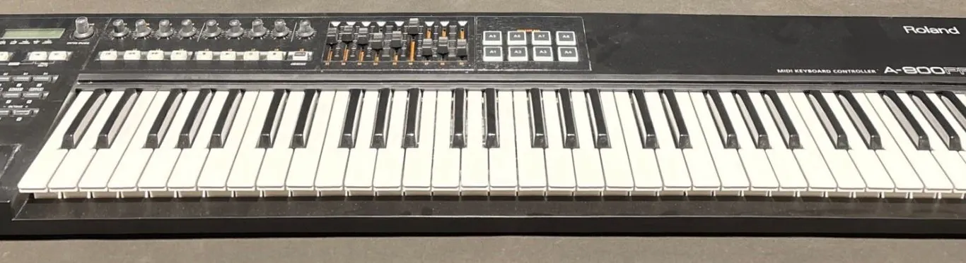 Roland A-800PRO MIDI Keyboard Controller with USB Cable