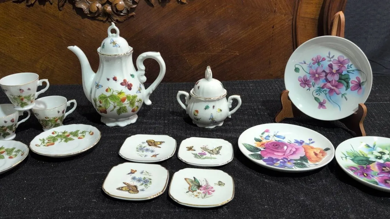 Royal Crown Spring Time Porcelain Tea Set & Decorative Plates