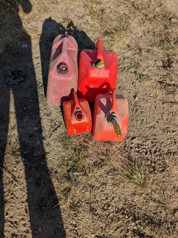 *OFFSITE* (4) Fuel Cans