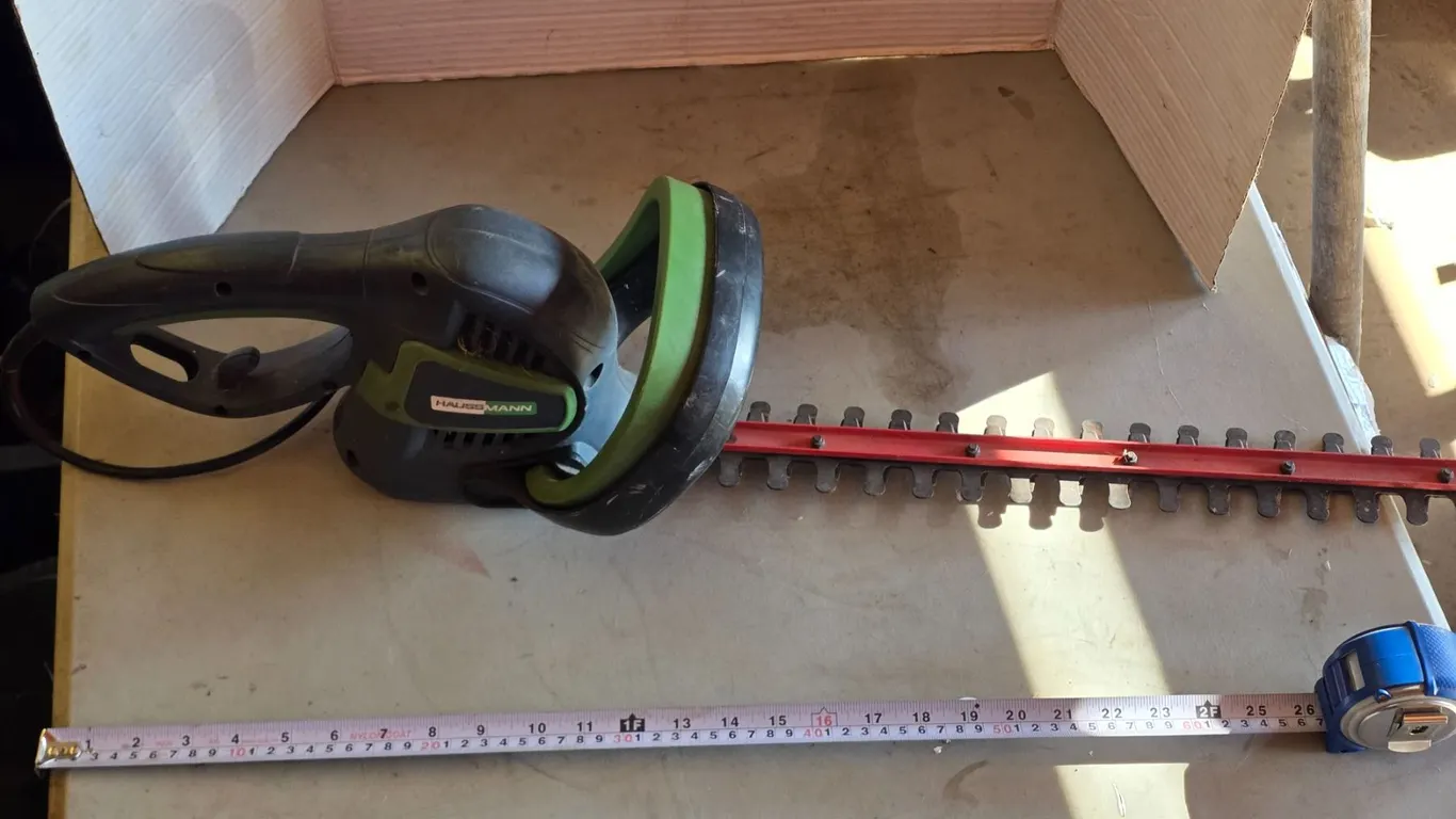 *OFFSITE* Hedge Trimmer – Untested