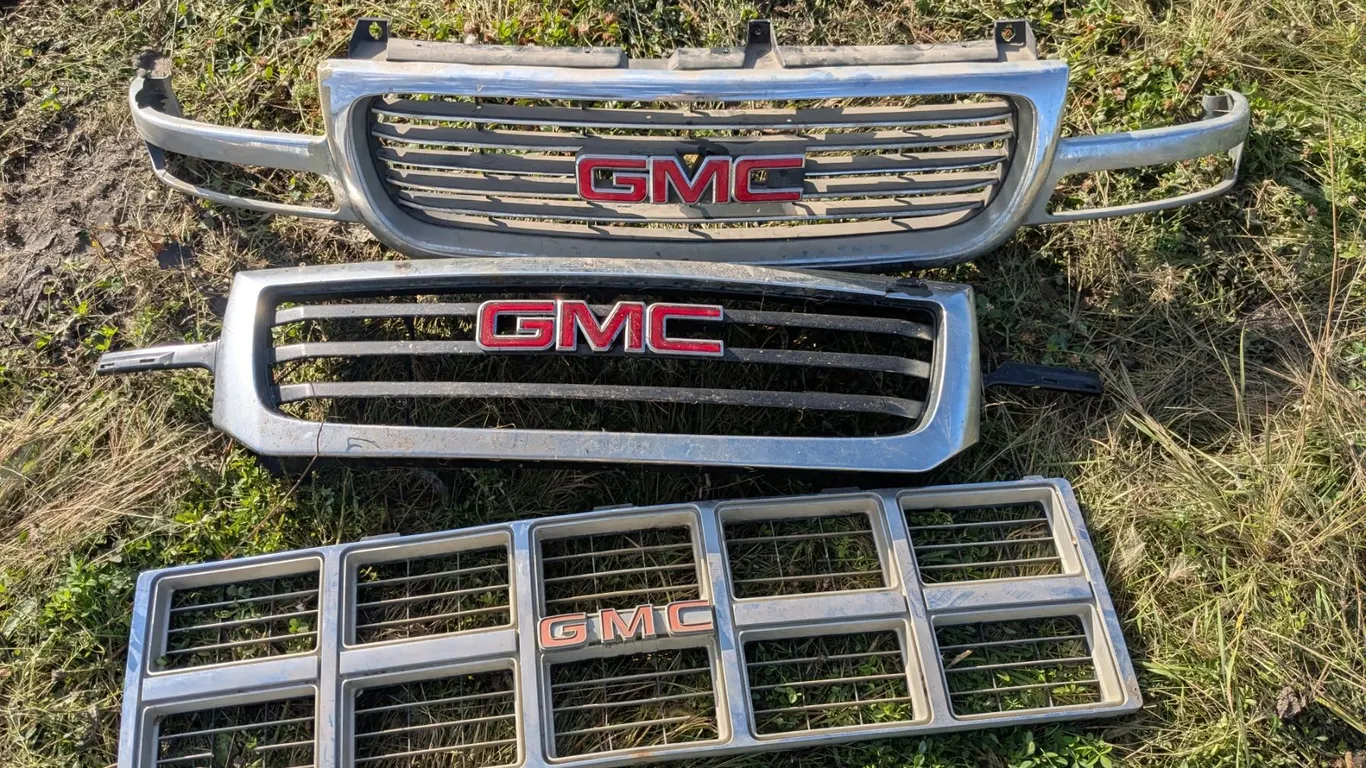 *OFFSITE* (3) GMC Grills