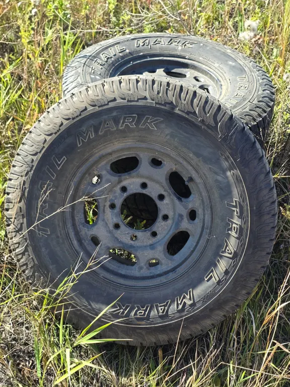 *OFFSITE* (3) Tires & Rims – 285/75r16, 8-Bolt