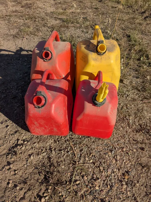 *OFFSITE* (4) Fuel Cans