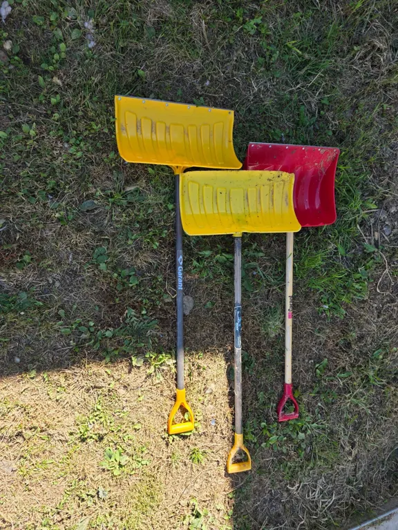 *OFFSITE* (3) Snow Shovels