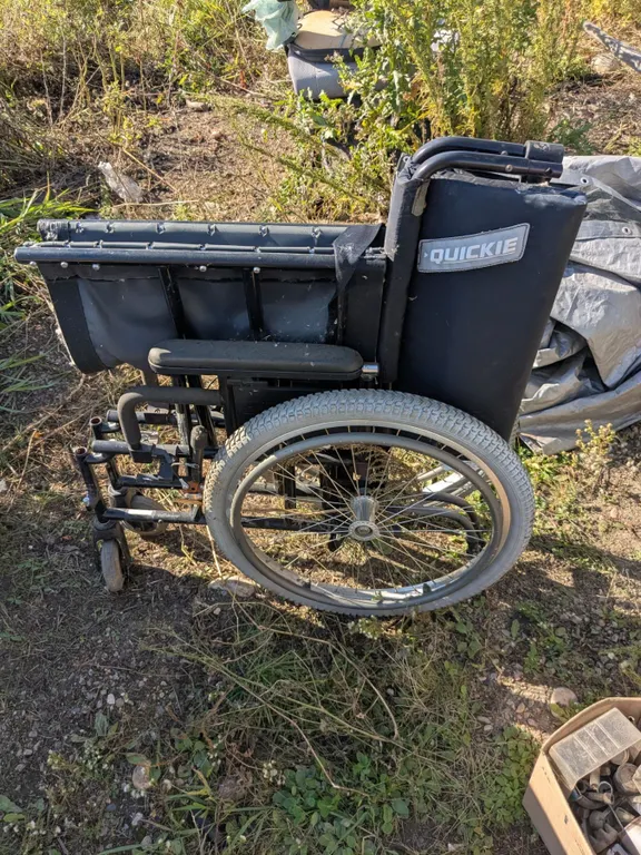 *OFFSITE* Folding Wheelchair