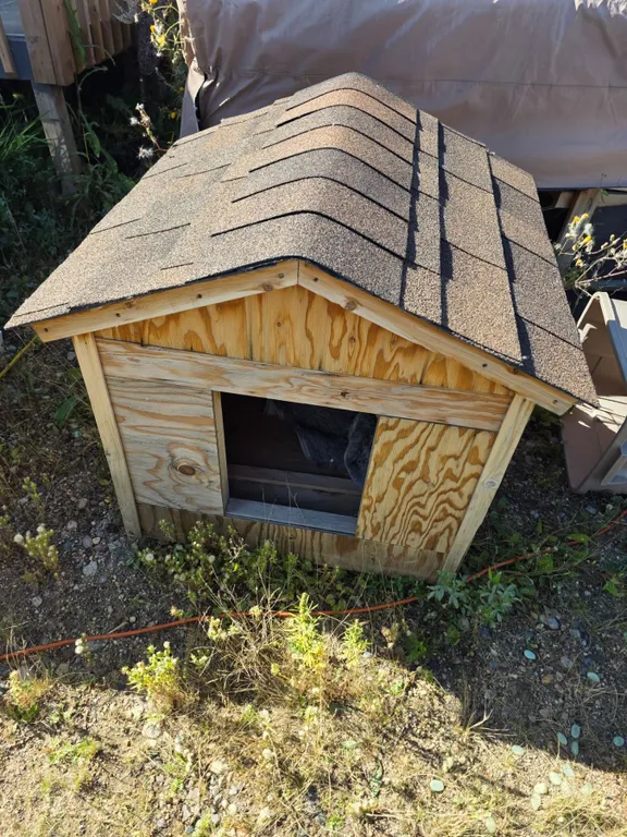 *OFFSITE* Doghouse – 3’x 3’x 3’