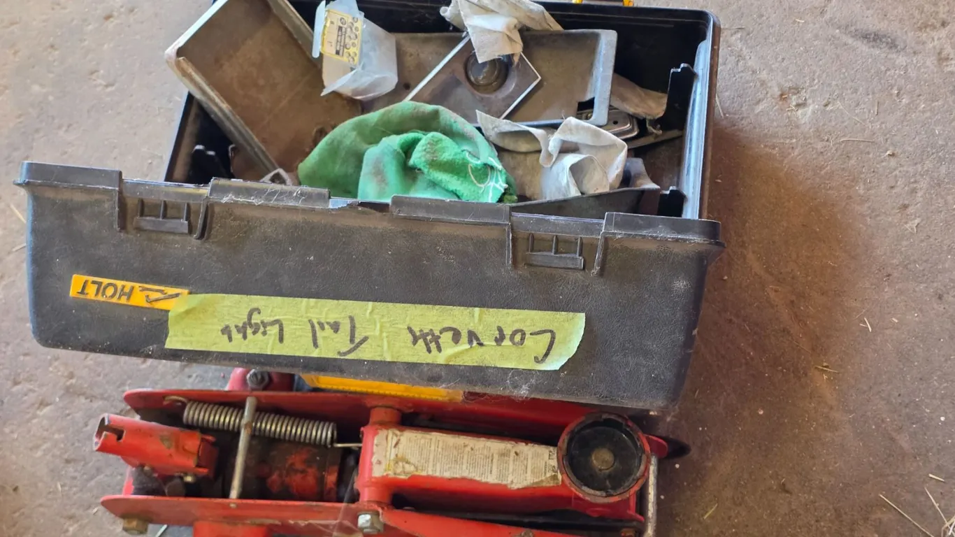 *OFFSITE* Floor Jack, Corvette Taillight Parts