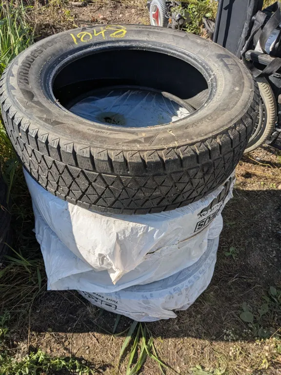 *OFFSITE* Set of (4) Bridgestone Blizzak Studless 235/65r18 Tires