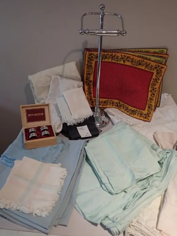 Table, Bath & Bed Linen Collection