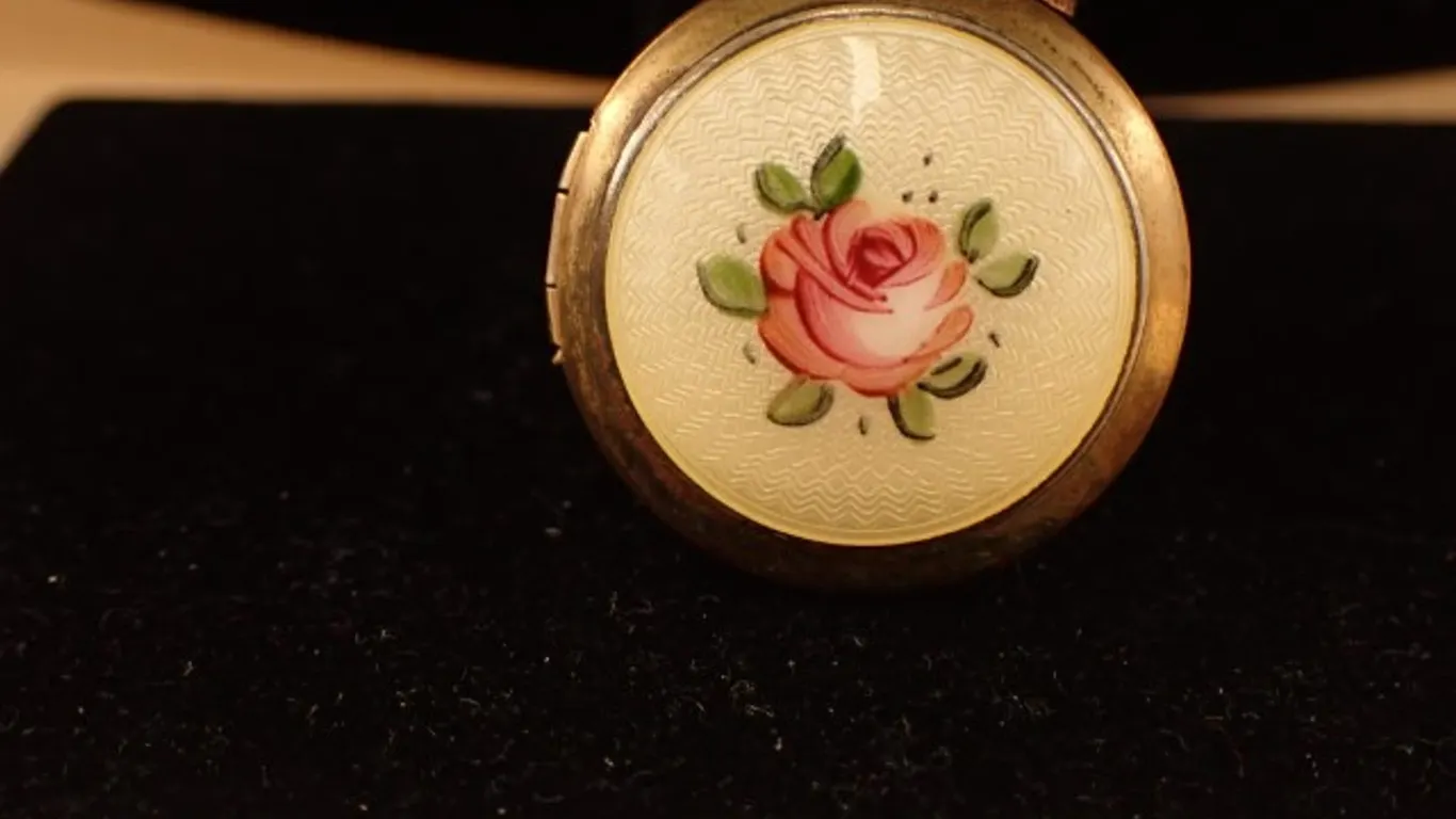 Pretty Gold tone Guilloche Enamel locket