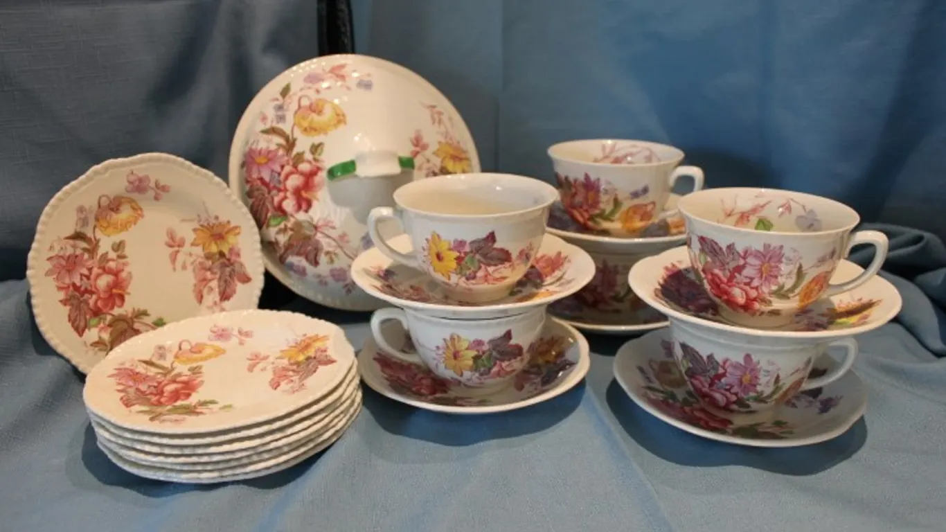 Teacups, Saucers & Dessert Plates