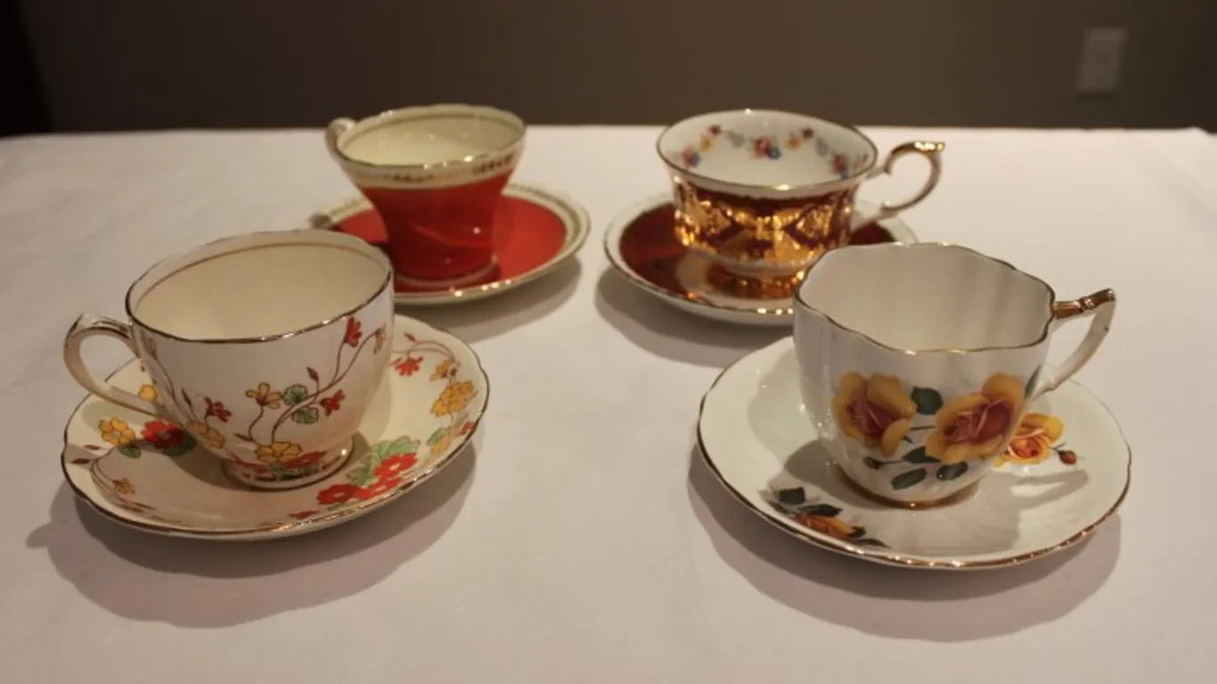 Teacups & Saucers