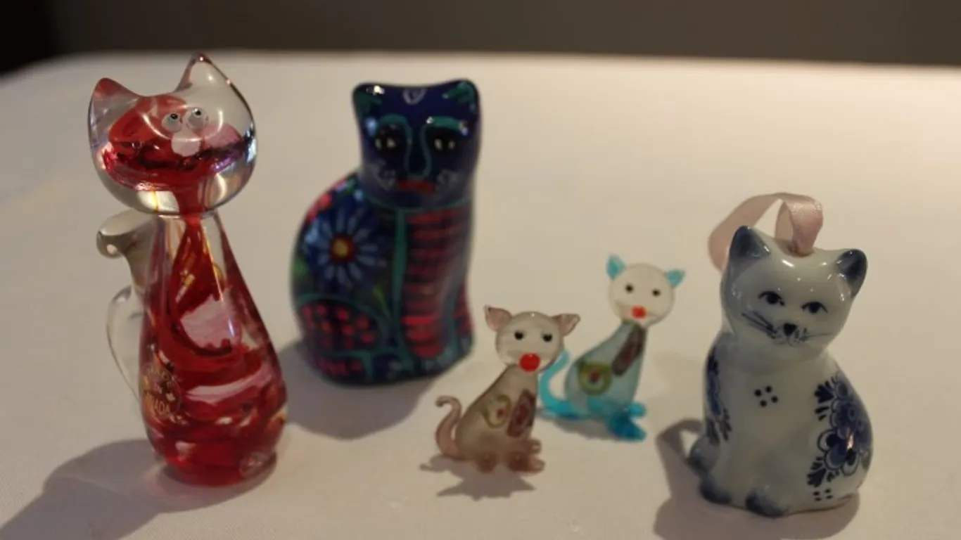 Decorative Cat Figurines