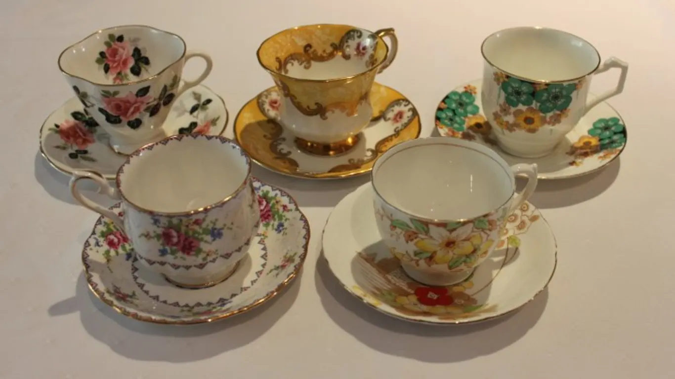Teacups & Saucers