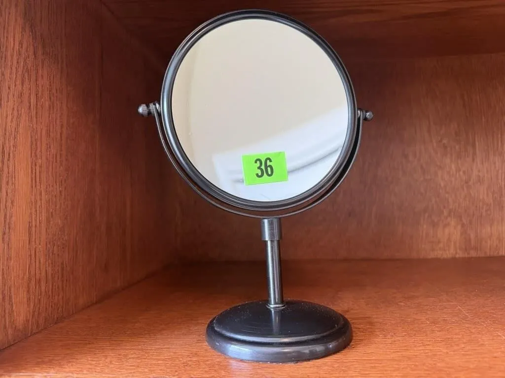 Magnifying vanity mirror