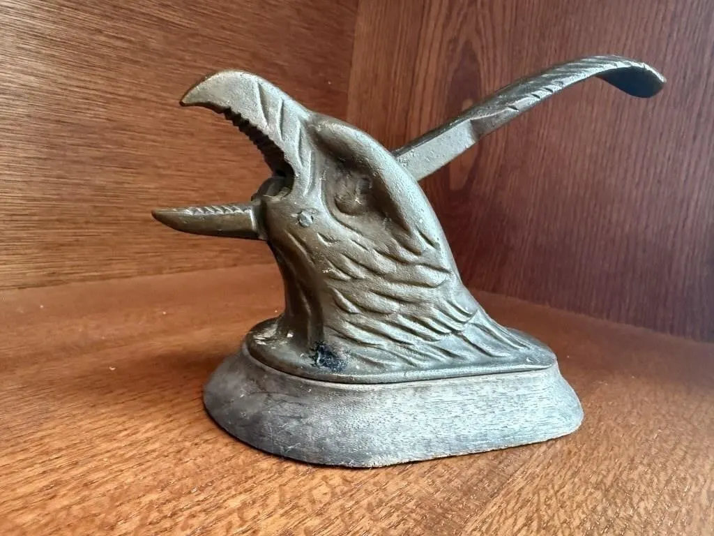 Eagle nutcracker