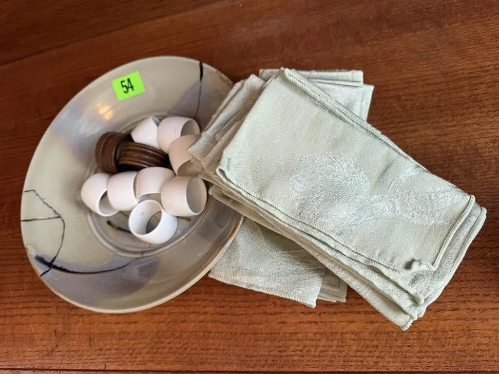 Pottery dish, cloth napkins, napkin rings