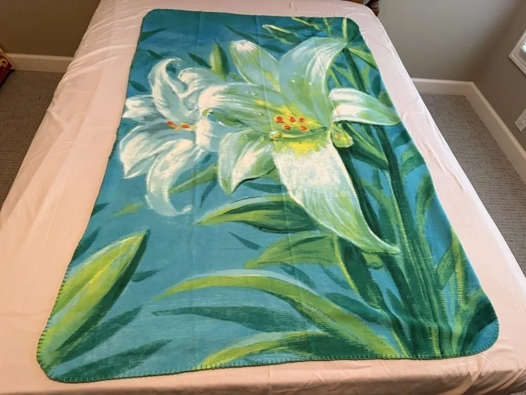 Lily throw blanket