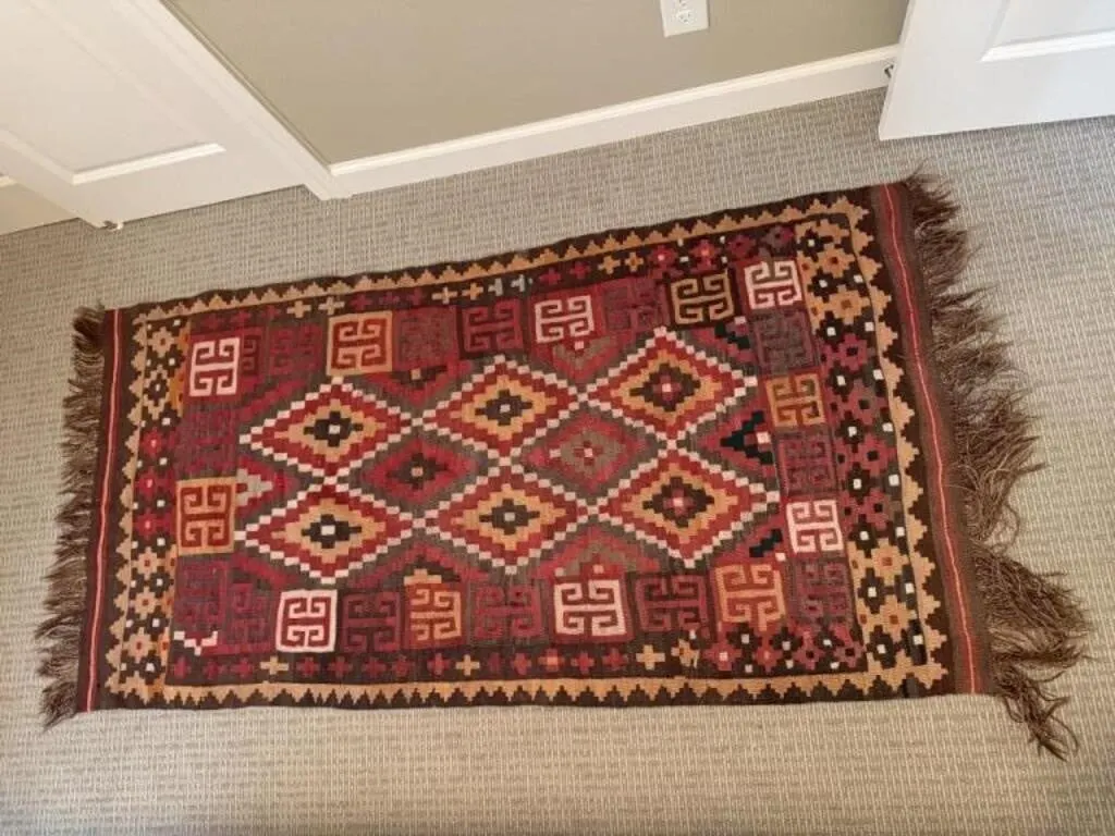 Floor rug