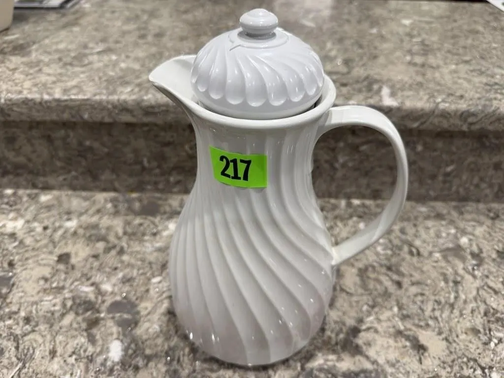 Insulated coffee carafe