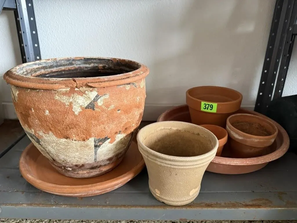 Clay flower pots