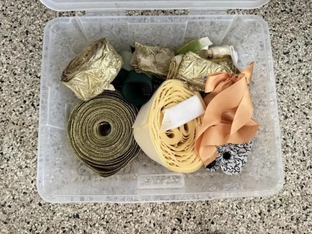 Storage tote of ribbon
