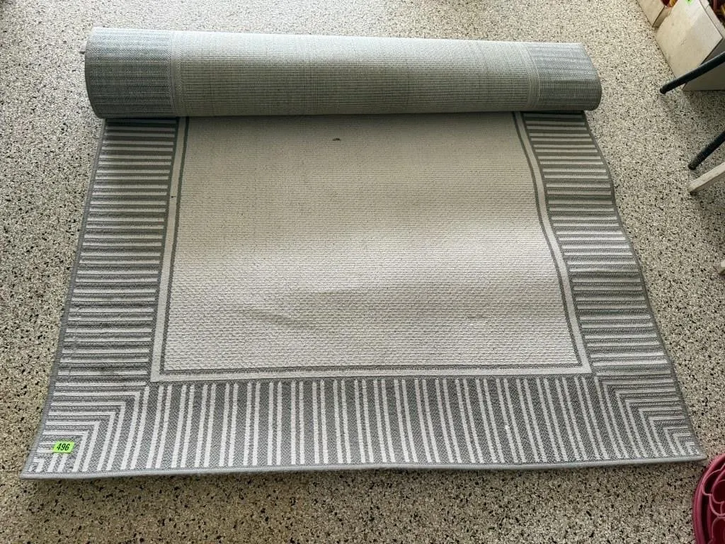 Indoor/outdoor area rug