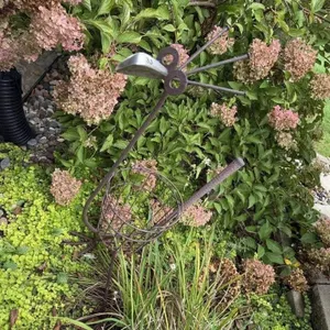 Golf club bird garden art
