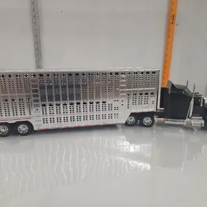 1/32 Kenworth Semi w/ Cattle Pot
