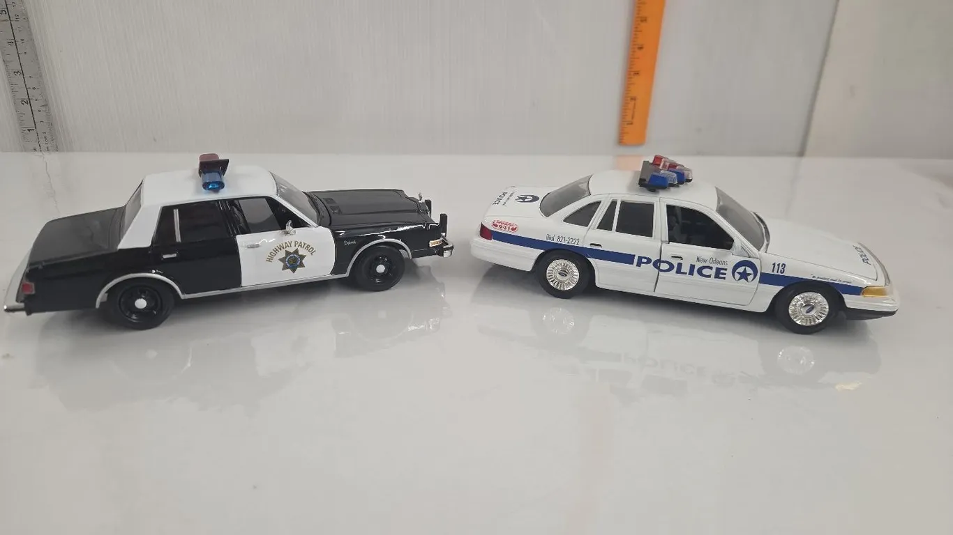 2 - 1/24 Police Cars