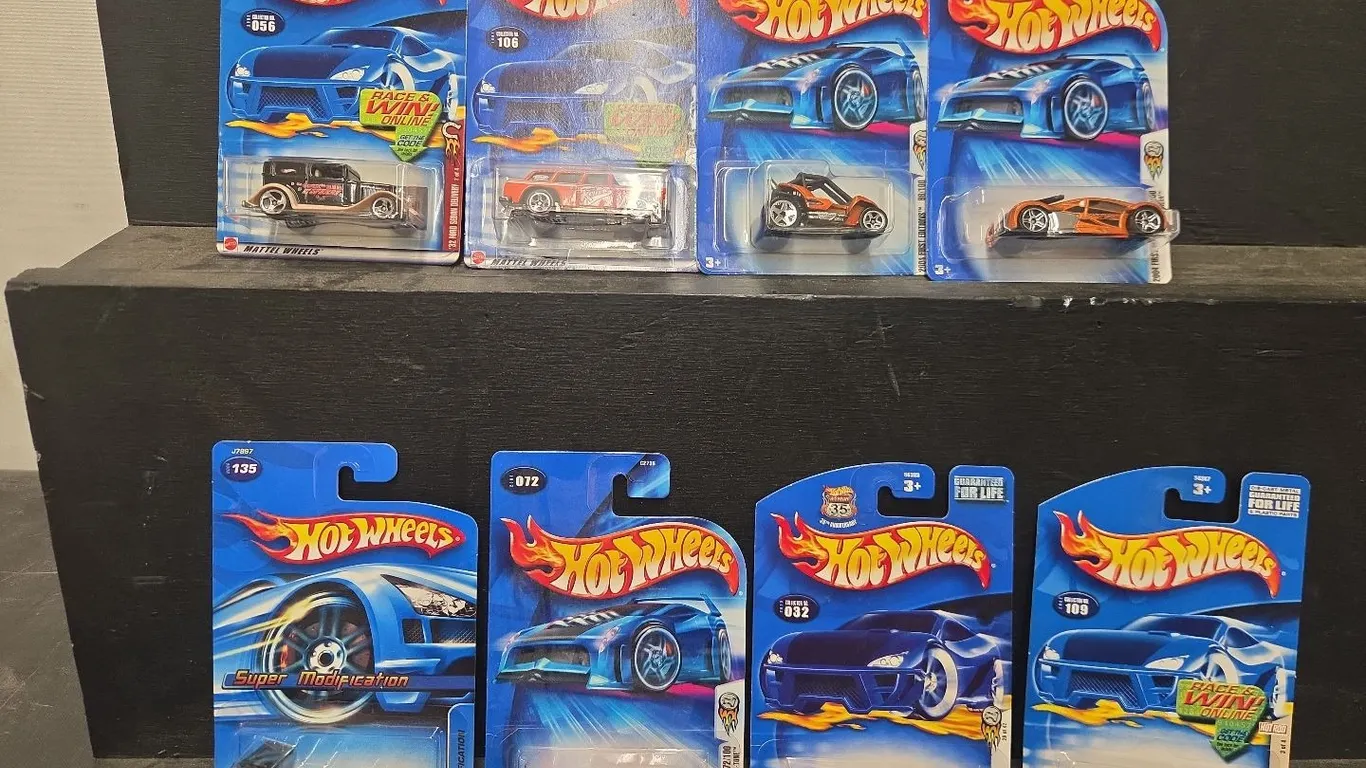 18 - Hot Wheels NIB