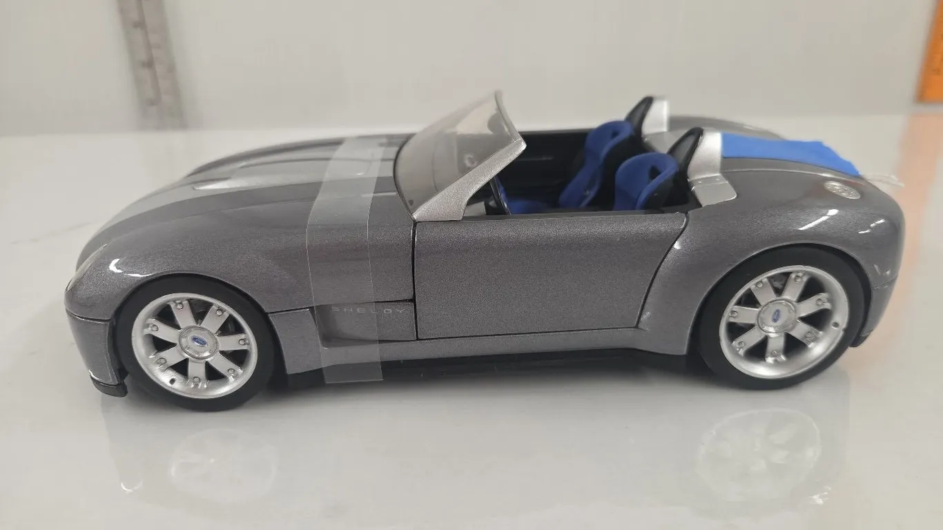 1/18 Ford Shelby Cobra Concept