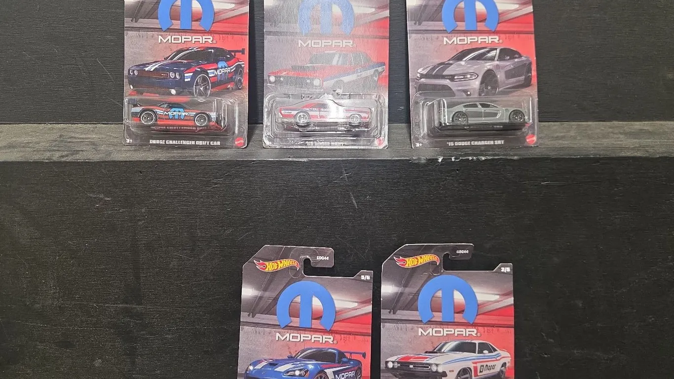 5 - 1/64 Mopar Hot Wheels