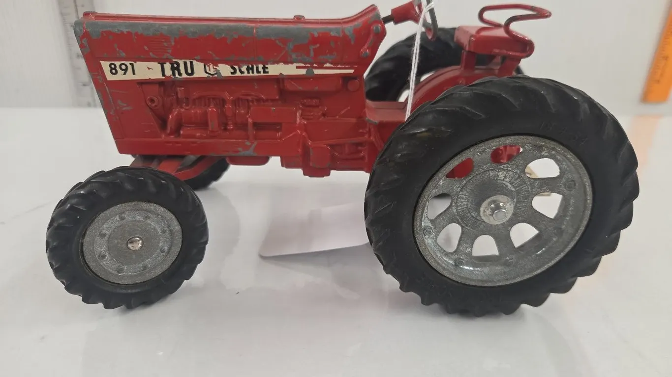 1/16 Tru Scale 891 FWA Tractor