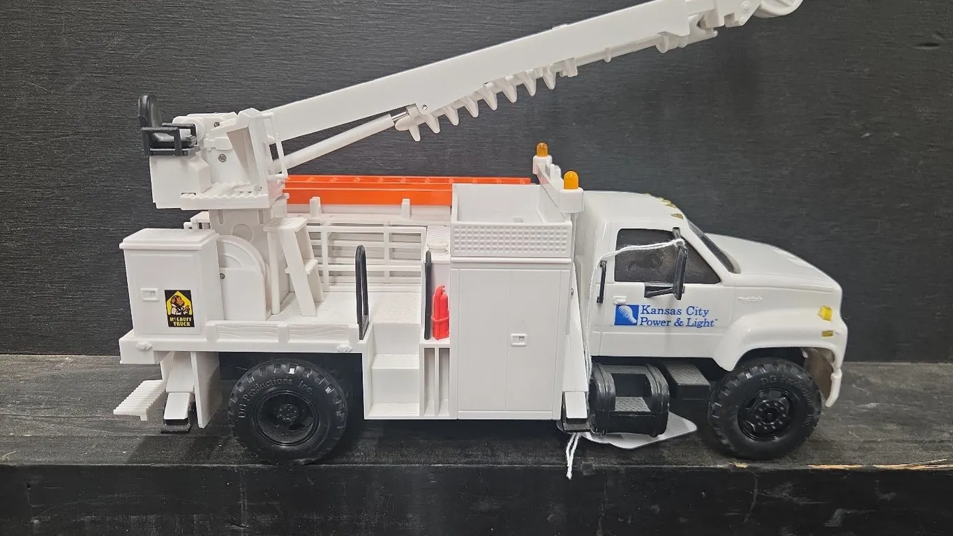 1/24 GMC Topkick/Kansas City Power & Lights Drill Truck