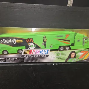 1/64 Semi & Trailer Set - Danica Patrick