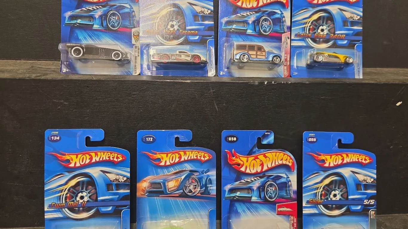 18 - Hot Wheels NIB