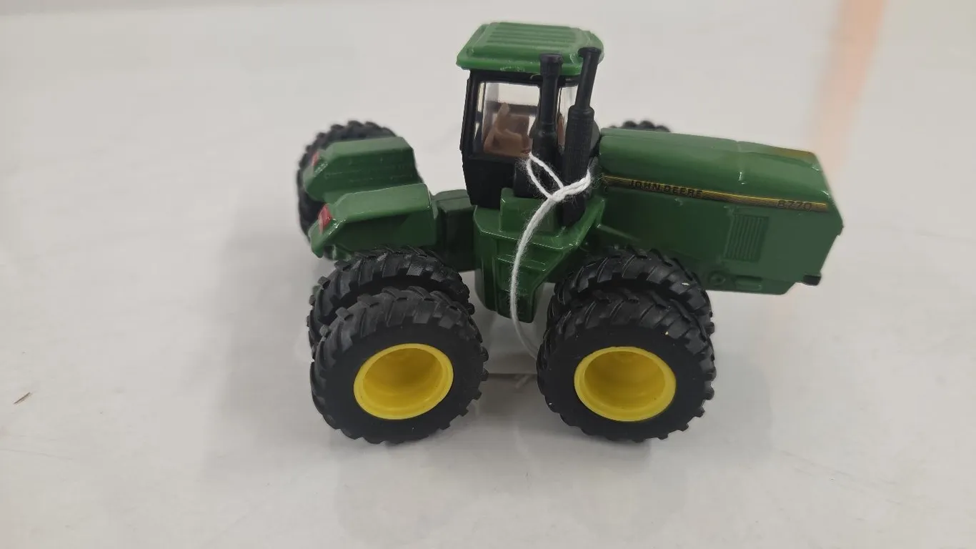 1/64 JD 8770 4WD Tractor