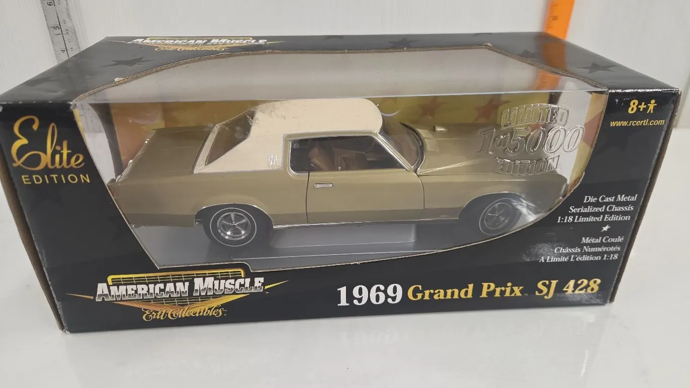 1/18 1969 Pontiac Grand Prix SJ 428 - NIB